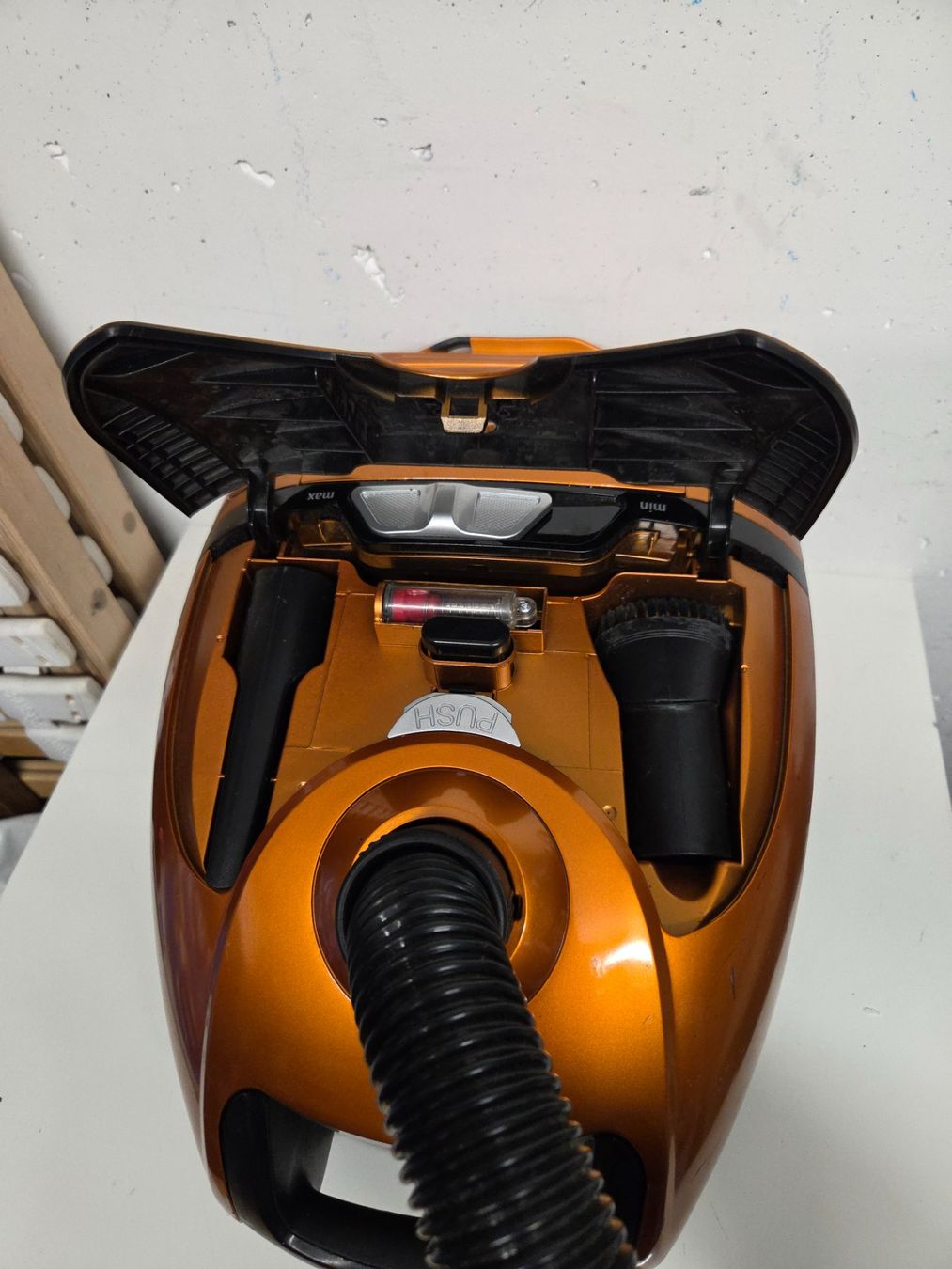 Aspirapolveri & Accessori: Satrap Staubsauger orange gebraucht 700W – Usato da Chur venduto da Einszweidreiviermein 7