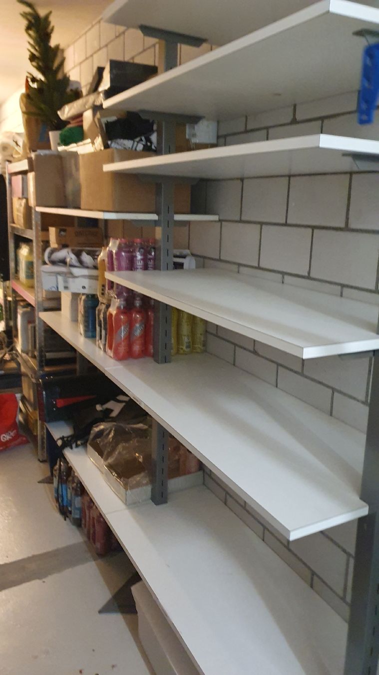 Scaffali: Regal Metall Weiss Stecksystem – Usato da Jona venduto da matt.andreas 1