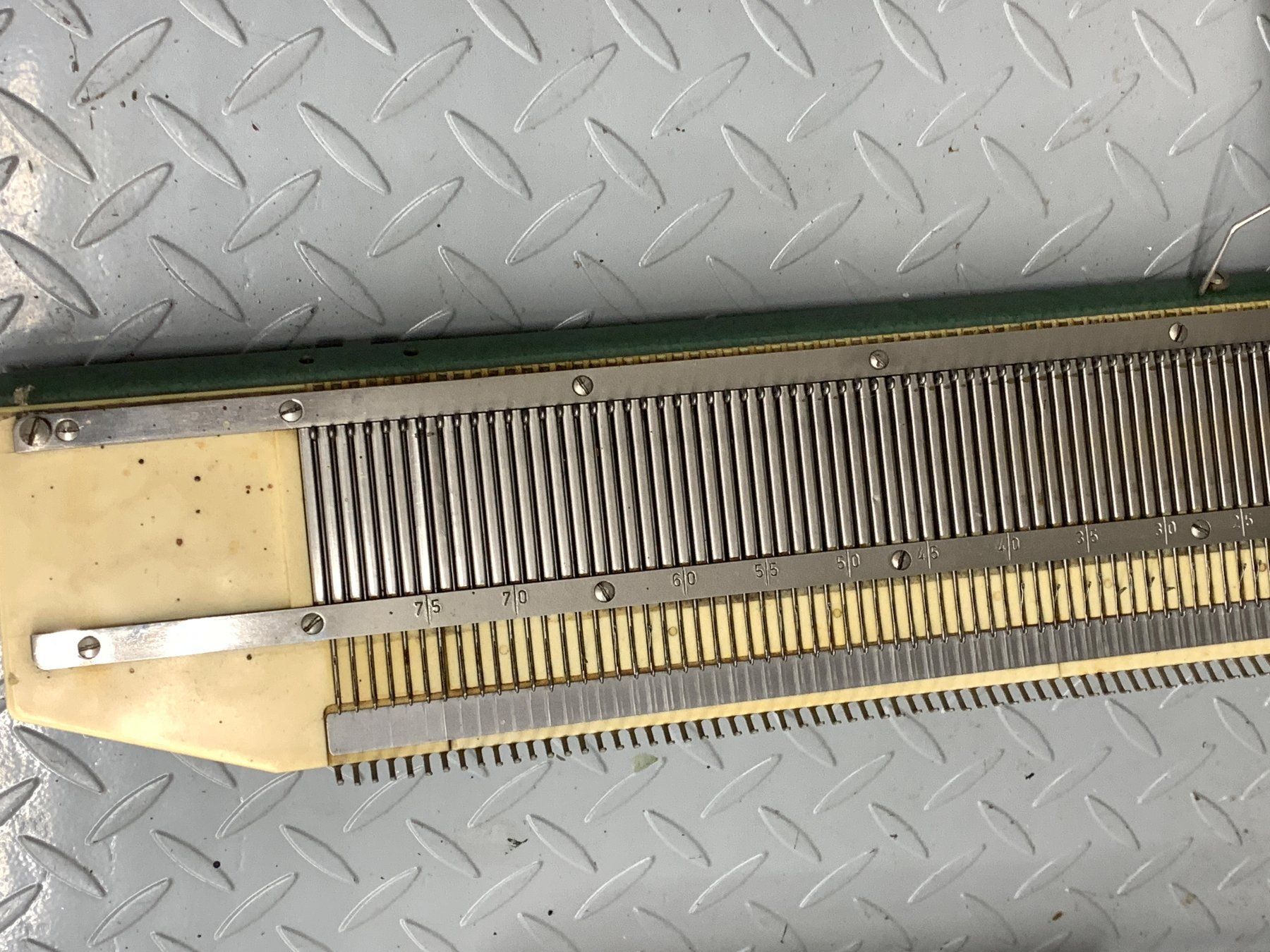 Busch Tutte le macchine: Strickmaschine Strickapparat Busch mit Anleitung – Usato da Rickenbach SZ venduto da Frickler 1