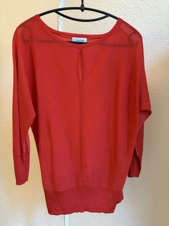 Pull rouge léger Calvin Klein, t.34/XS