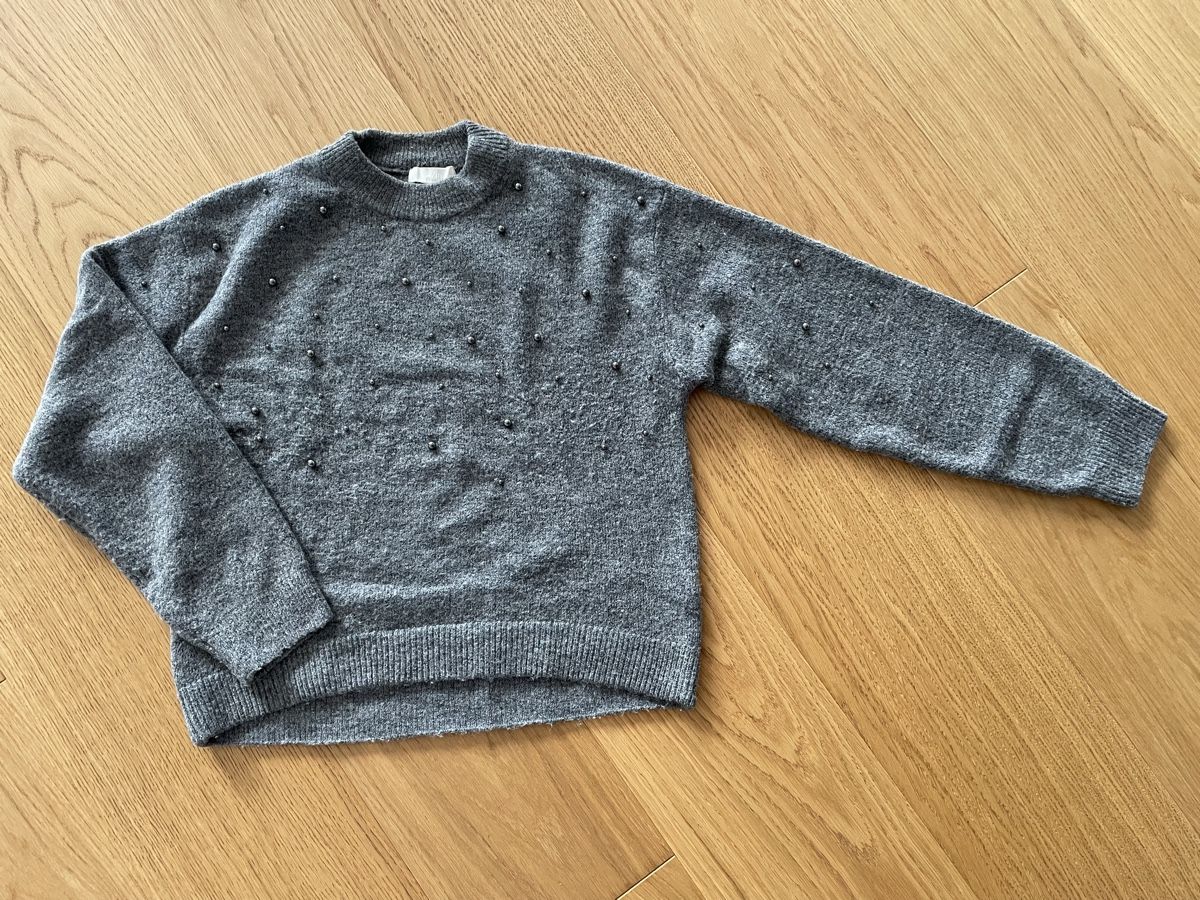 H&M Maglioni & Felpe: Wunderschöner Strickpullover mit Perlen 🩶 – Usato da Kilchberg BL venduto da ann_kwk5