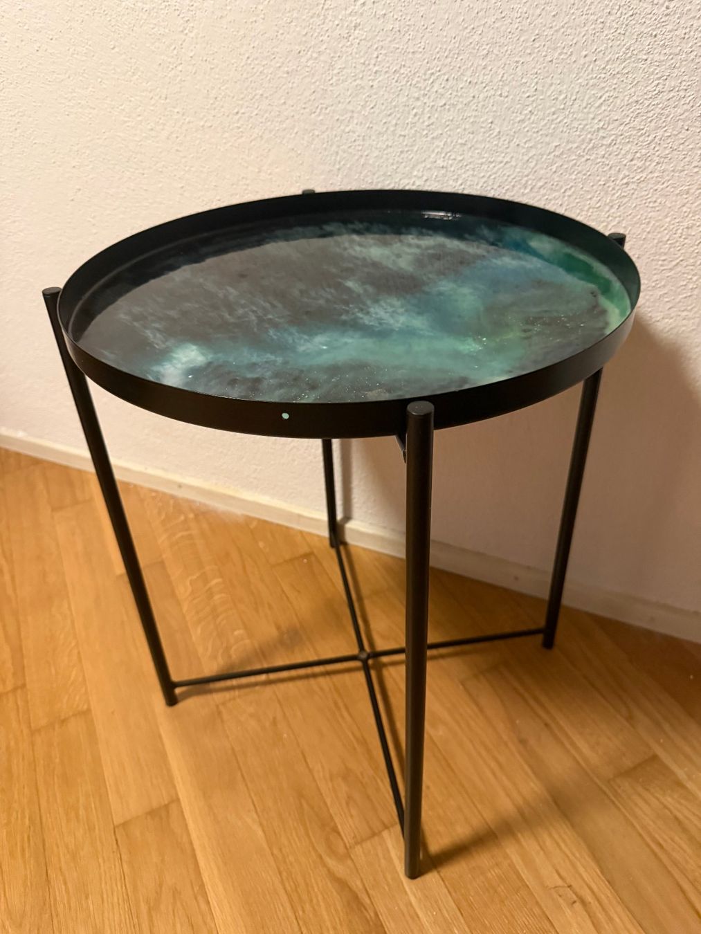 Ikea Tavoli: Schwarz Metall Rund Couchtisch (Ocean Waves Epoxy) – Usato da Hendschiken venduto da emstan 2