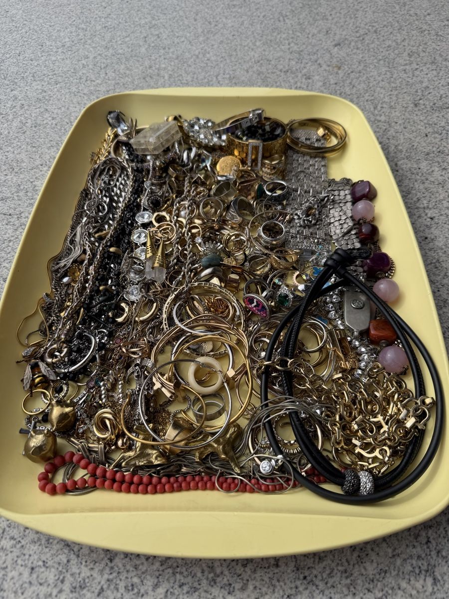 Autres bijoux: Modeschmuck Sammlung div. sind defekt – Défectueux à Naters par tur_v7j7