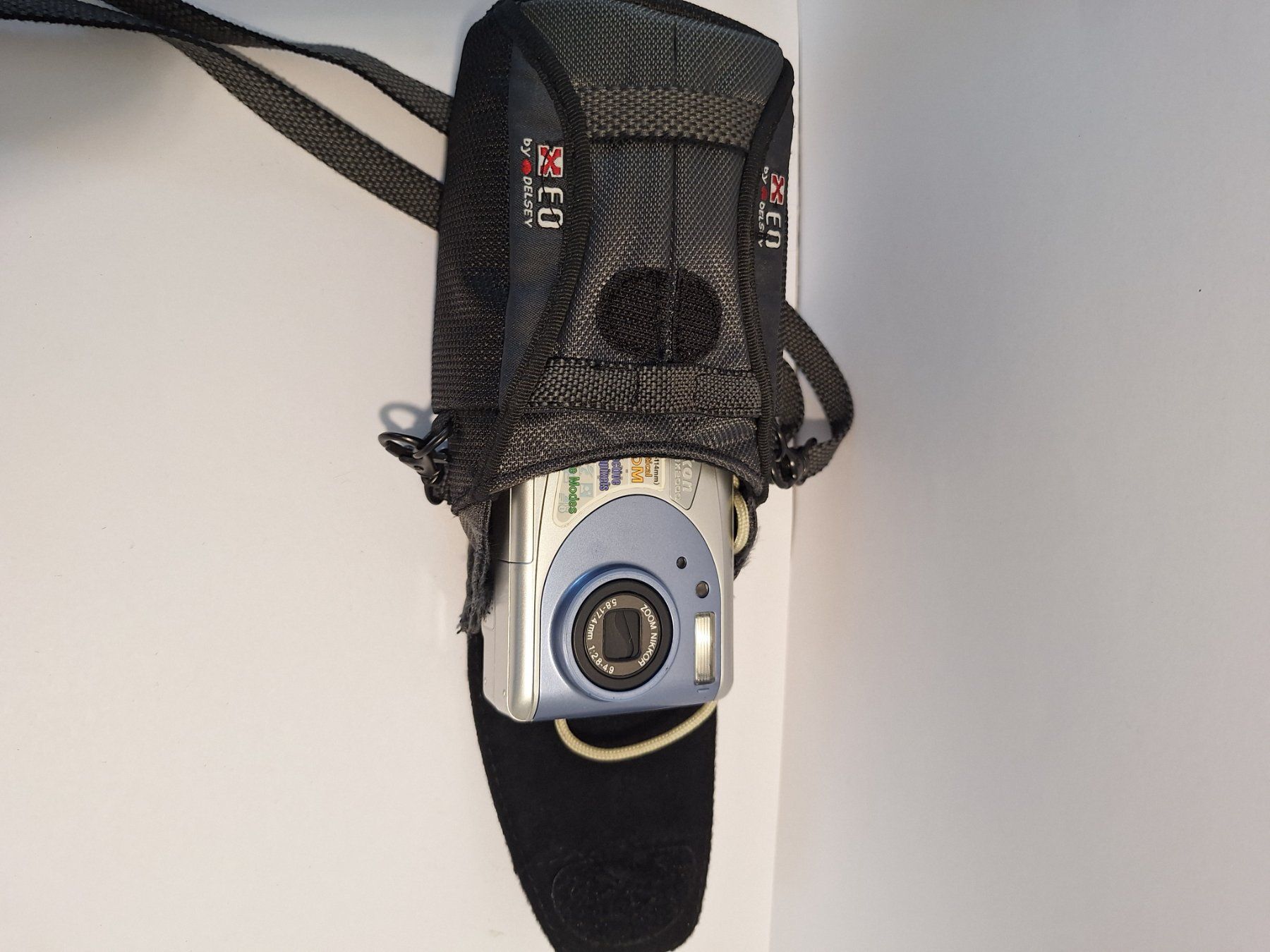 Nikon Fotocamera: Nikon Coolpix 2000 2.0mp Digitalkamera – Usato da Pfäffikon SZ venduto da TobyPeterson