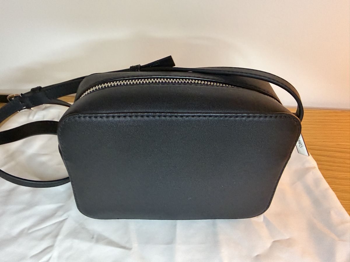 Calvin Klein Borse da donna: Calvin Klein Black Crossbody Bag – Usato da Baar venduto da fan_27lj 3