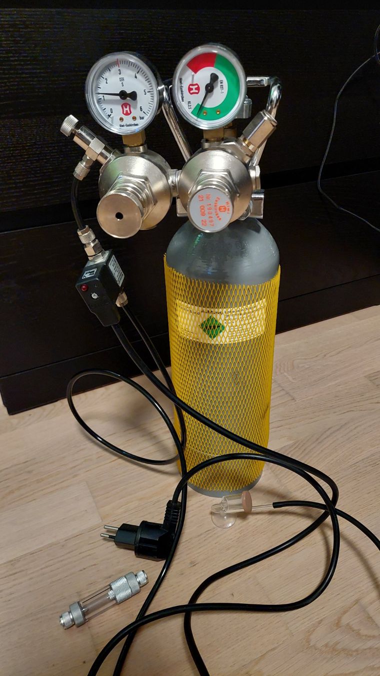 Aquarium: Komplettes Aquarium CO2-System mit Druckminderer – Gebraucht aus Wallisellen von gyrax
