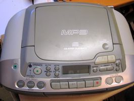Radio von SONY mit CD und Cassettengerät