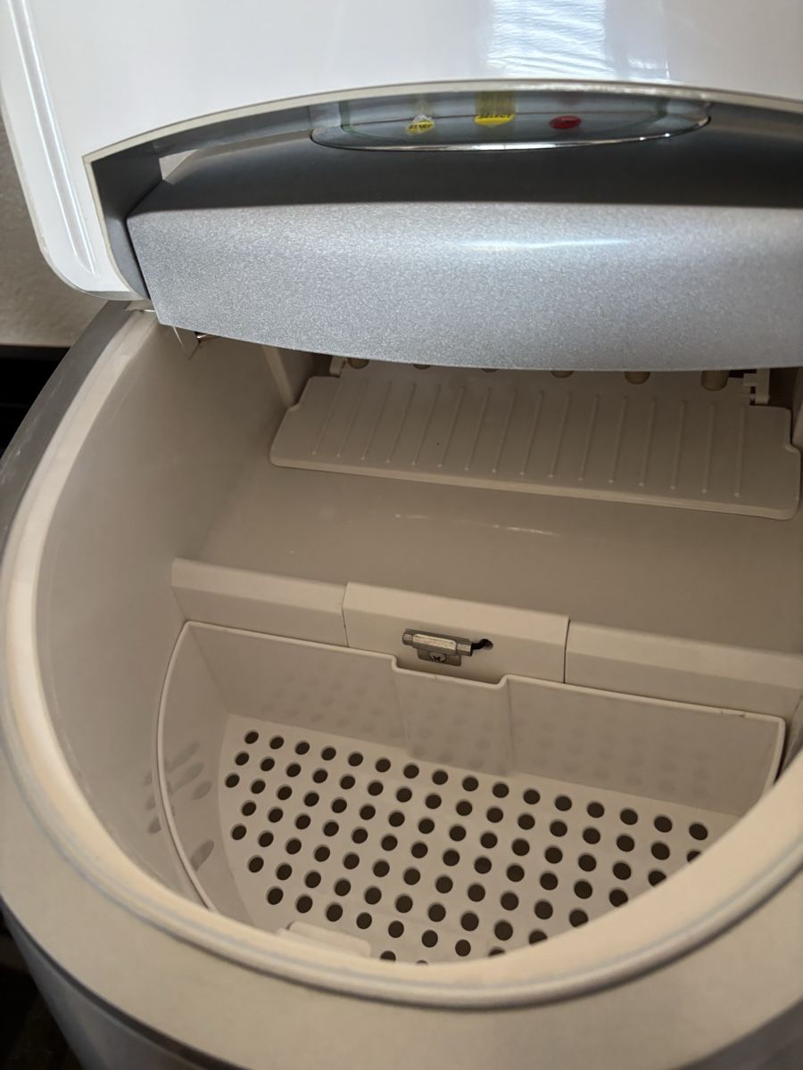 Rotel Küchengeräte: Rotel Ice Maker Silber  – Gebraucht aus Oberbuchsiten von alpenruh 1