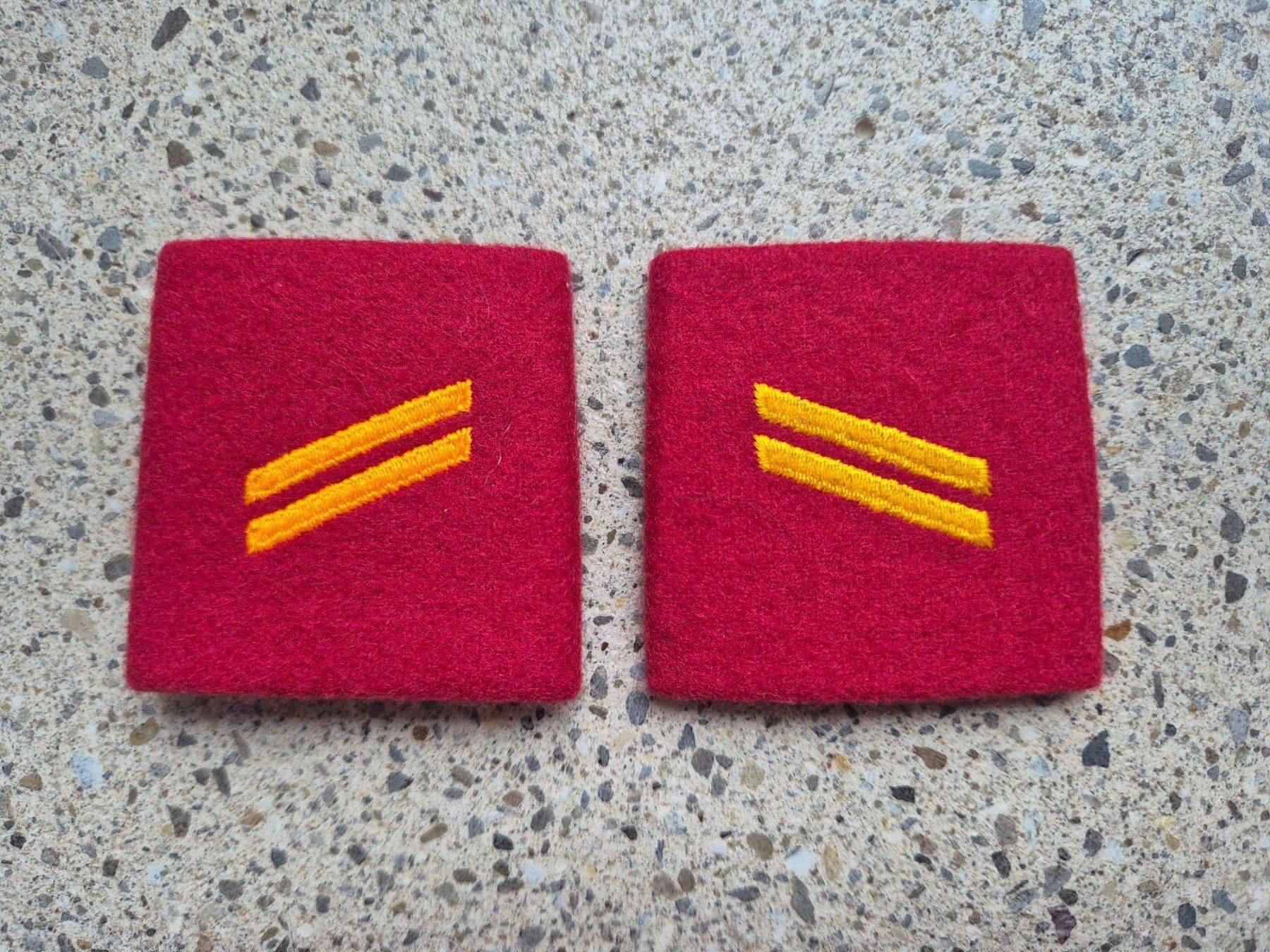 Schweizer Armee Placchette & Badge: Gradabzeichen Patten Set Gefreiter Rettungstruppen – Nuovo e nell'imballaggio originale da Riedholz venduto da fr_sIruP