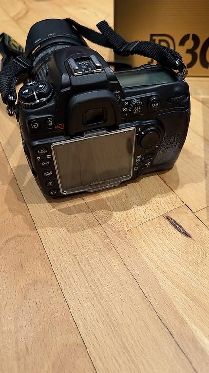 Fotocamera: Nikon D300 Set  Gehäuse, Objektiv & Tasche – Usato da Winterthur venduto da Benjii89 2