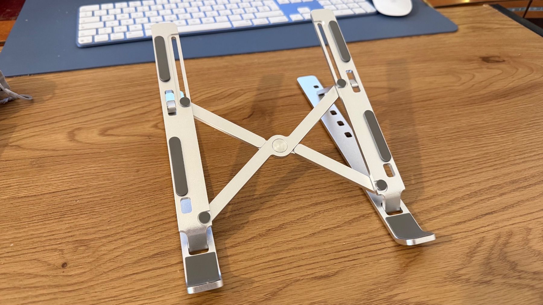 Racks & Ständer: Laptopständer – Neu (gemäss Beschreibung) aus Zürich von guille.arg 2