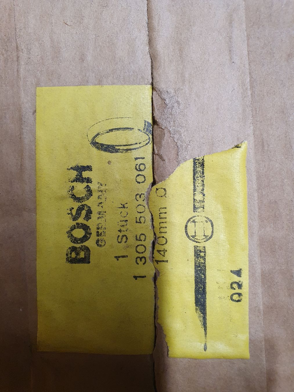 Bosch Sonstiges Fahrzeugzubehör: Scheiwerfer- Rahmen BOSCH 140mm.1 305 503 061 Neu+ verpackt. – Neu und originalverpackt aus Niedergösgen von joh_6txt 1