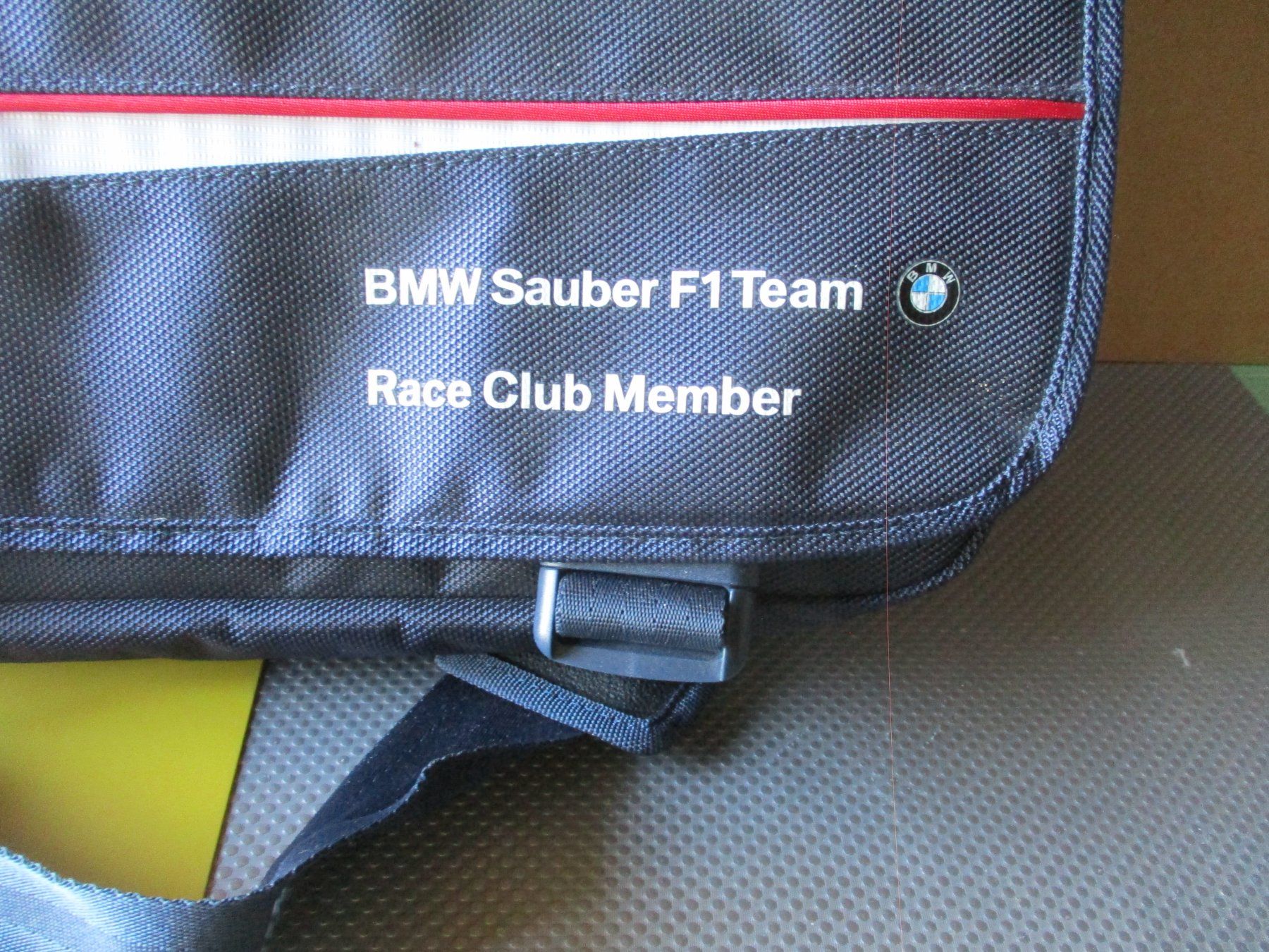 BMW Taschen: BMW Sauber F1 Team Tasche Race Club Member / Rarität! – Gebraucht aus Ottikon Gossau ZH von hokuspokus 1