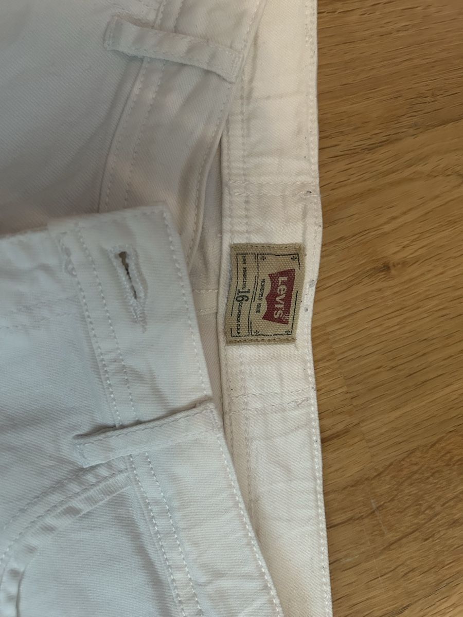 Levi's Jeans: Short en jeans blanc, Levi’s – Usato da Daillens venduto da guisepa 1