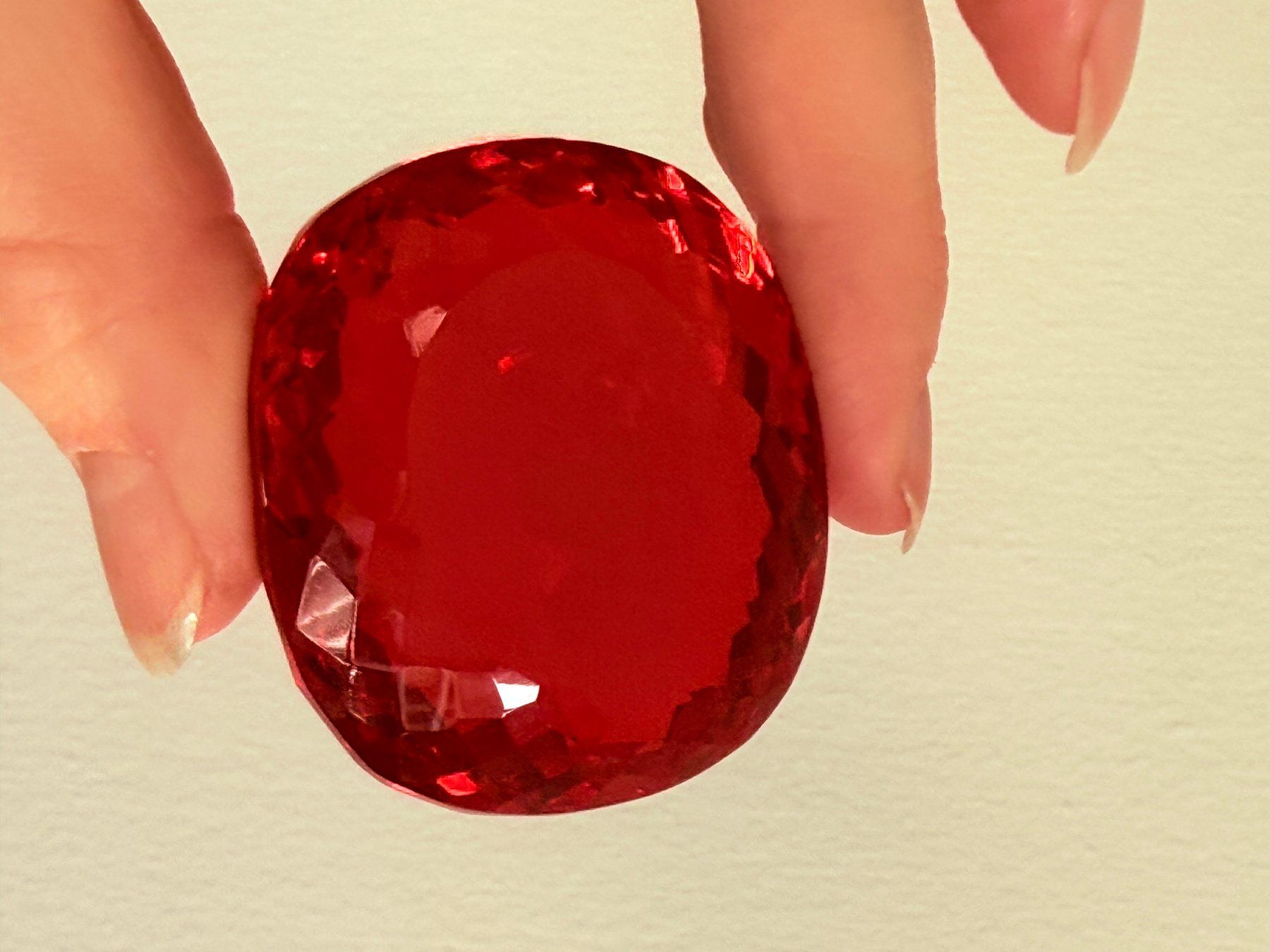 Pietre preziose: 415.30 Ct Certified Red-Orange Cushion Cut Loose Gemstone – Nuovo e nell'imballaggio originale da Genève venduto da AWWA 2