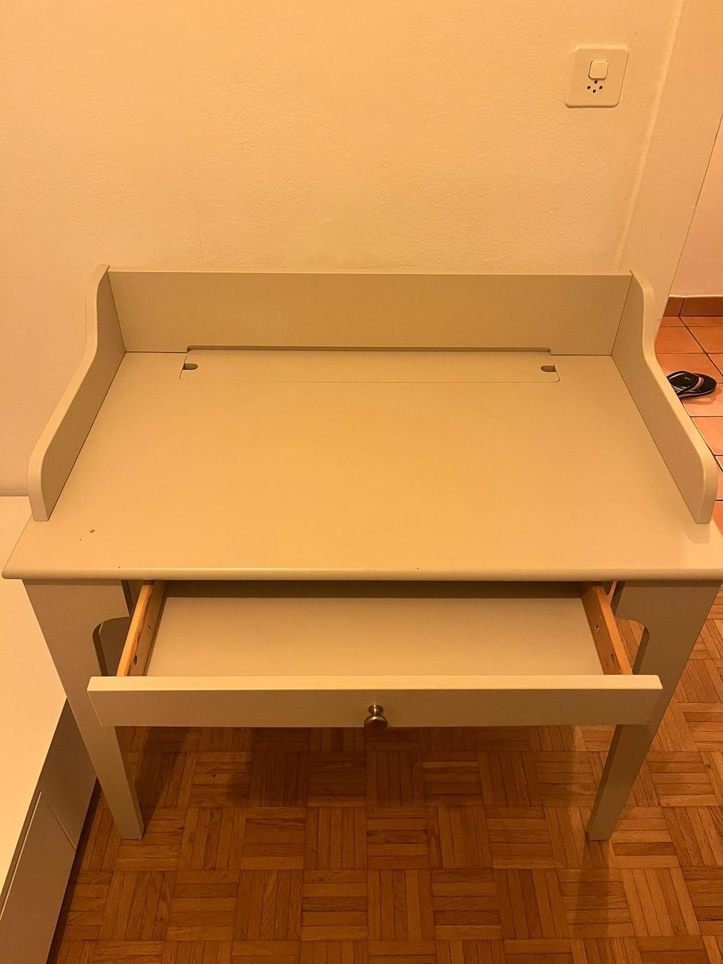 Ikea Bureaux: Bureau IKEA LOMMARP beige clair – D'occasion à Lausanne par tan_bm5y 3