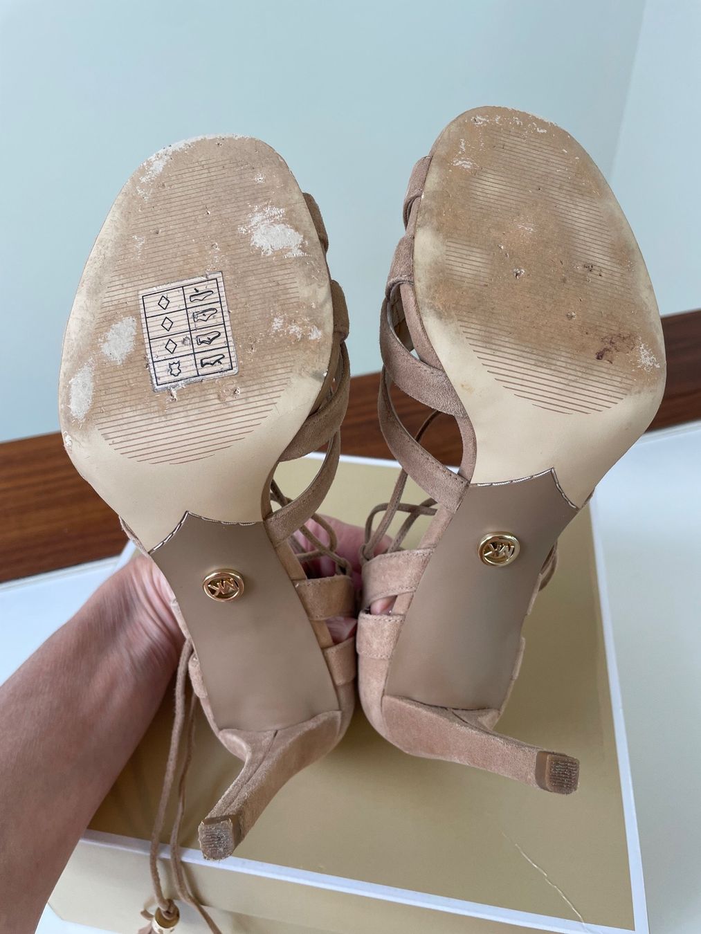 Michael Kors Damenschuhe: Michael KORS GENUINE SUEDE PUMPS, SIZE 36,5 – Gebraucht aus Forch von ele_9gsf 7