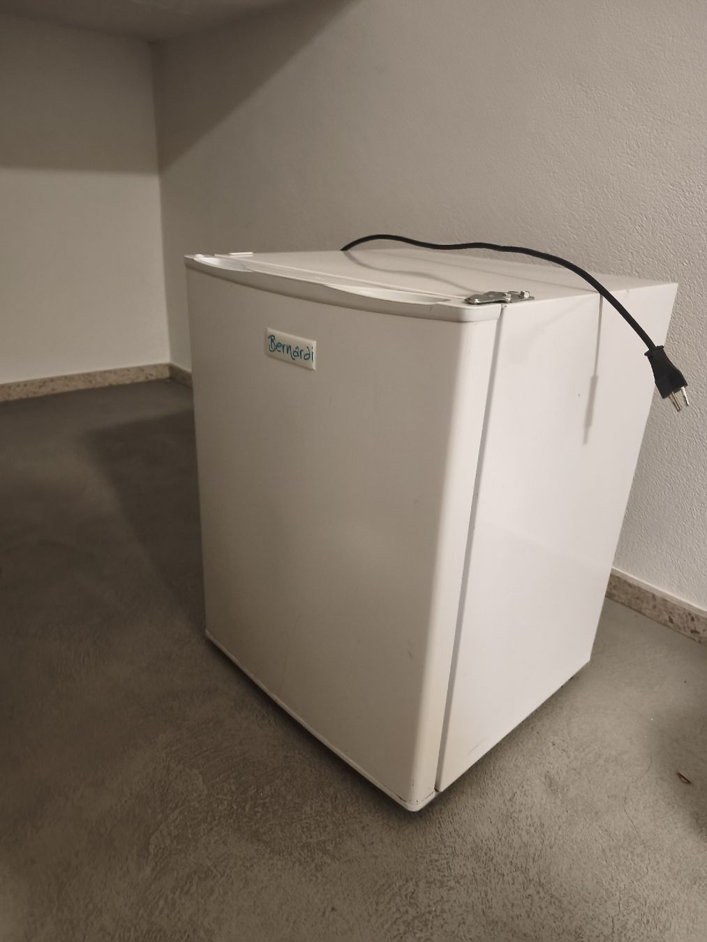 Réfrigérateurs: Bernardi Mini-Kühlschrank mit Eisfach – D'occasion à Kilchberg ZH par eri_sw8s