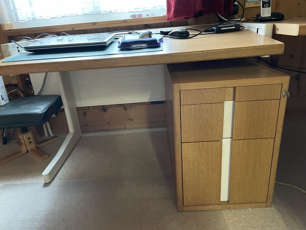Scrivanie: Schreibtisch mit Holzplatte – Usato da Berikon venduto da Elsa20