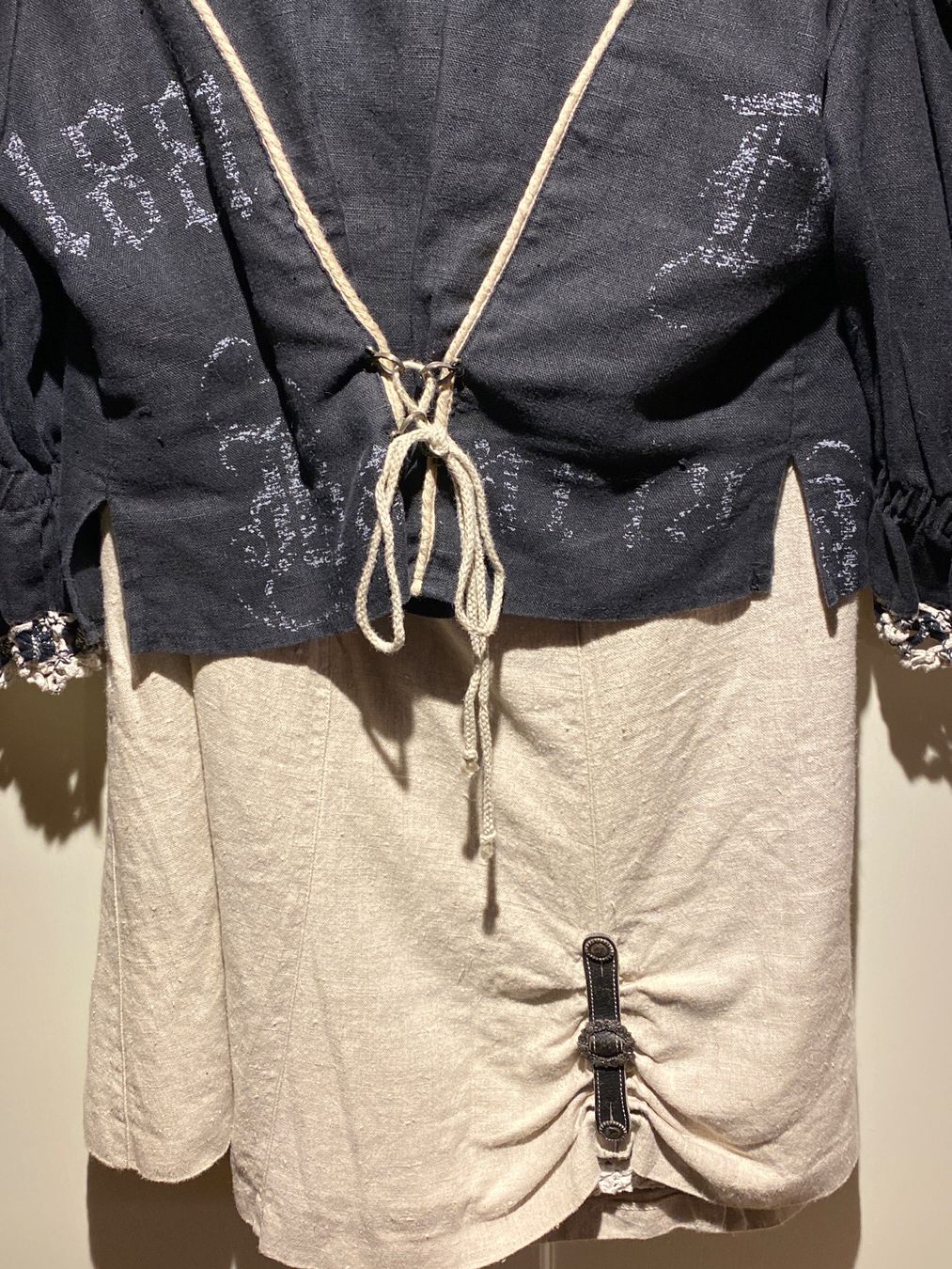 Costumi: %Trachtenbluse mit Rock-Leinen% – Nuovo (secondo la descrizione) da Meienried venduto da ManuelaBoutique 6