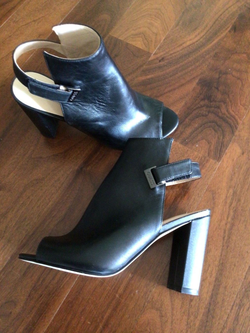 Guess Damenschuhe: Sandale Guess – Gebraucht aus Zürich von ElarmariodeRuth