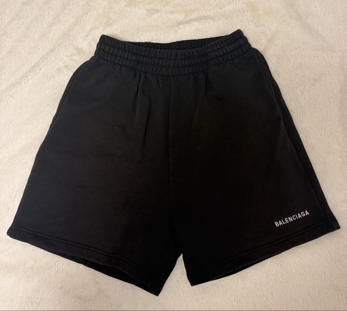 Balenciaga Pantalons: Balenciaga Shorts – D'occasion à Würenlos par sain11