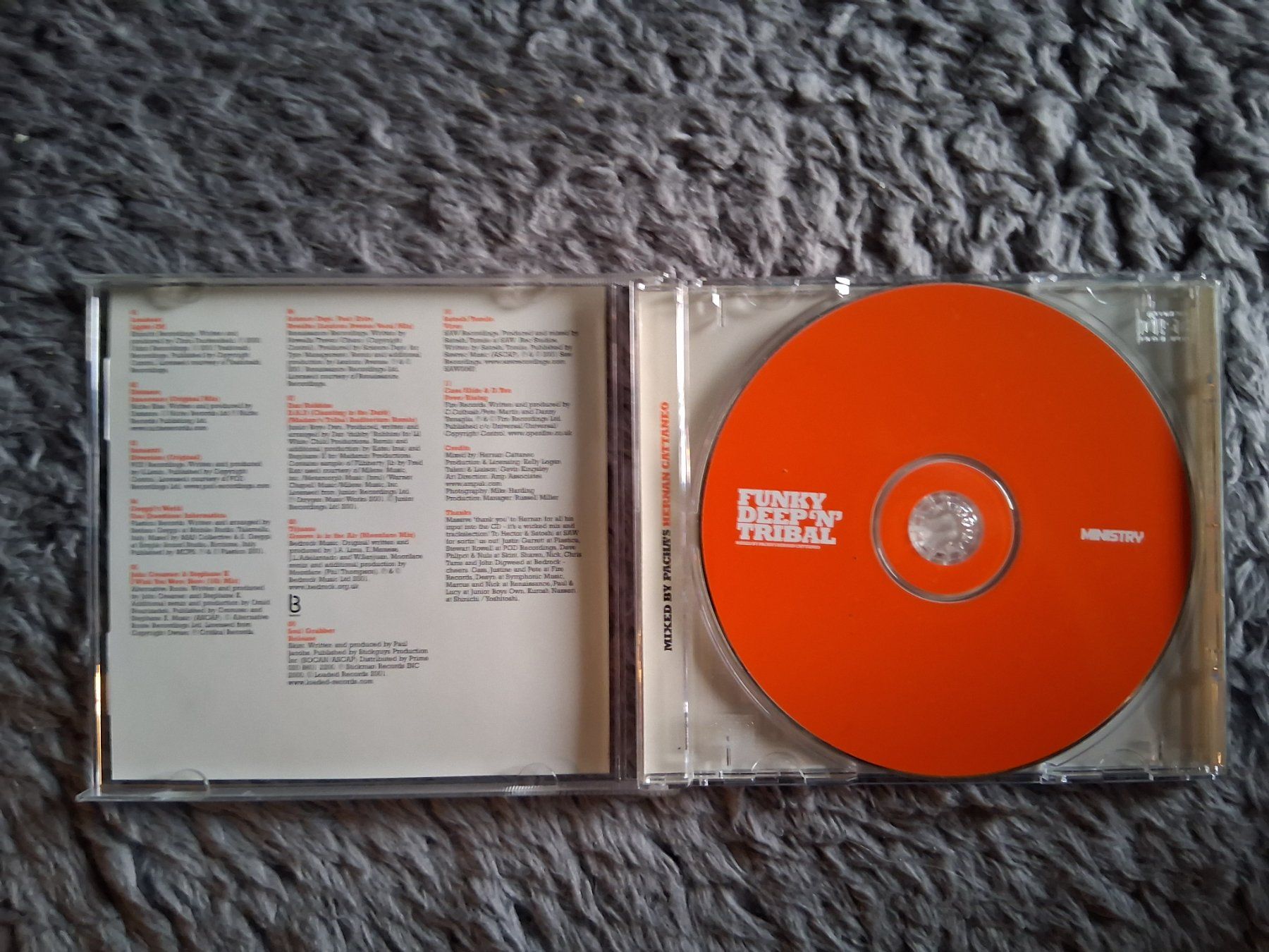 CD: FUNKY DEEP 'N' TRIBAL    COMPILATION   CD – Usato da Wetzikon ZH venduto da Ramones01 2
