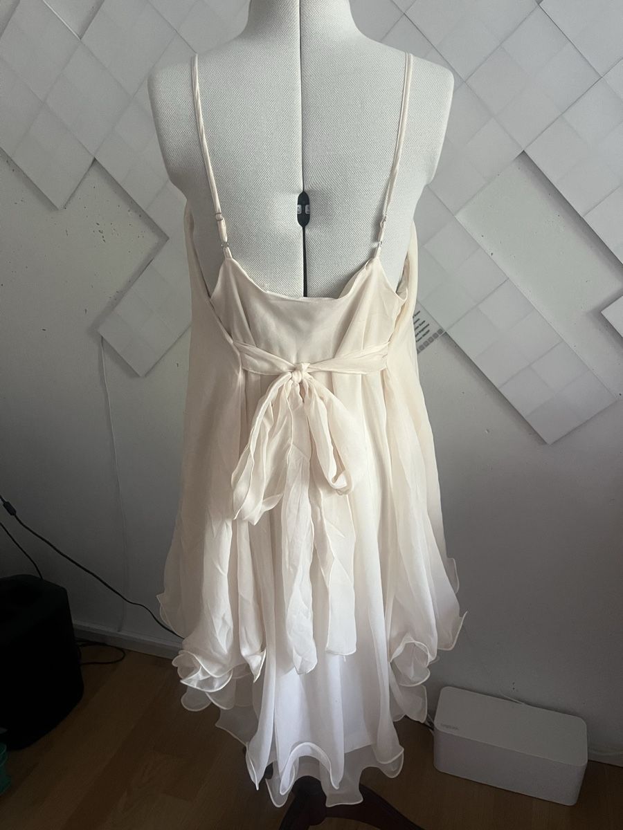Robes: Luftiges Chiffon Kleid, creme farbig – Neuf (Voir description) à Bern par noe_dv8j 1