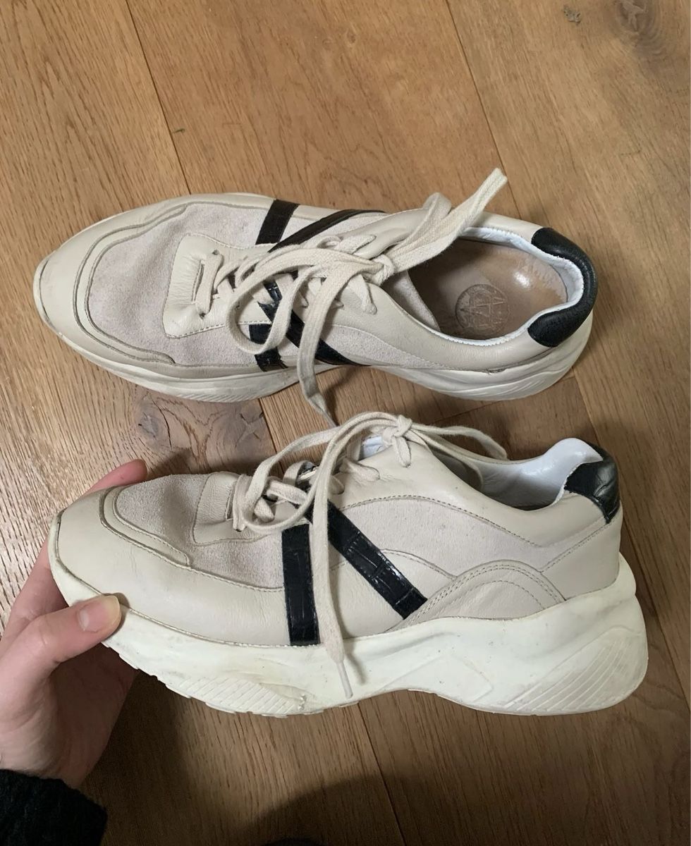 Chaussures femmes: damen sneakers – D'occasion à Männedorf par giu_wm6d