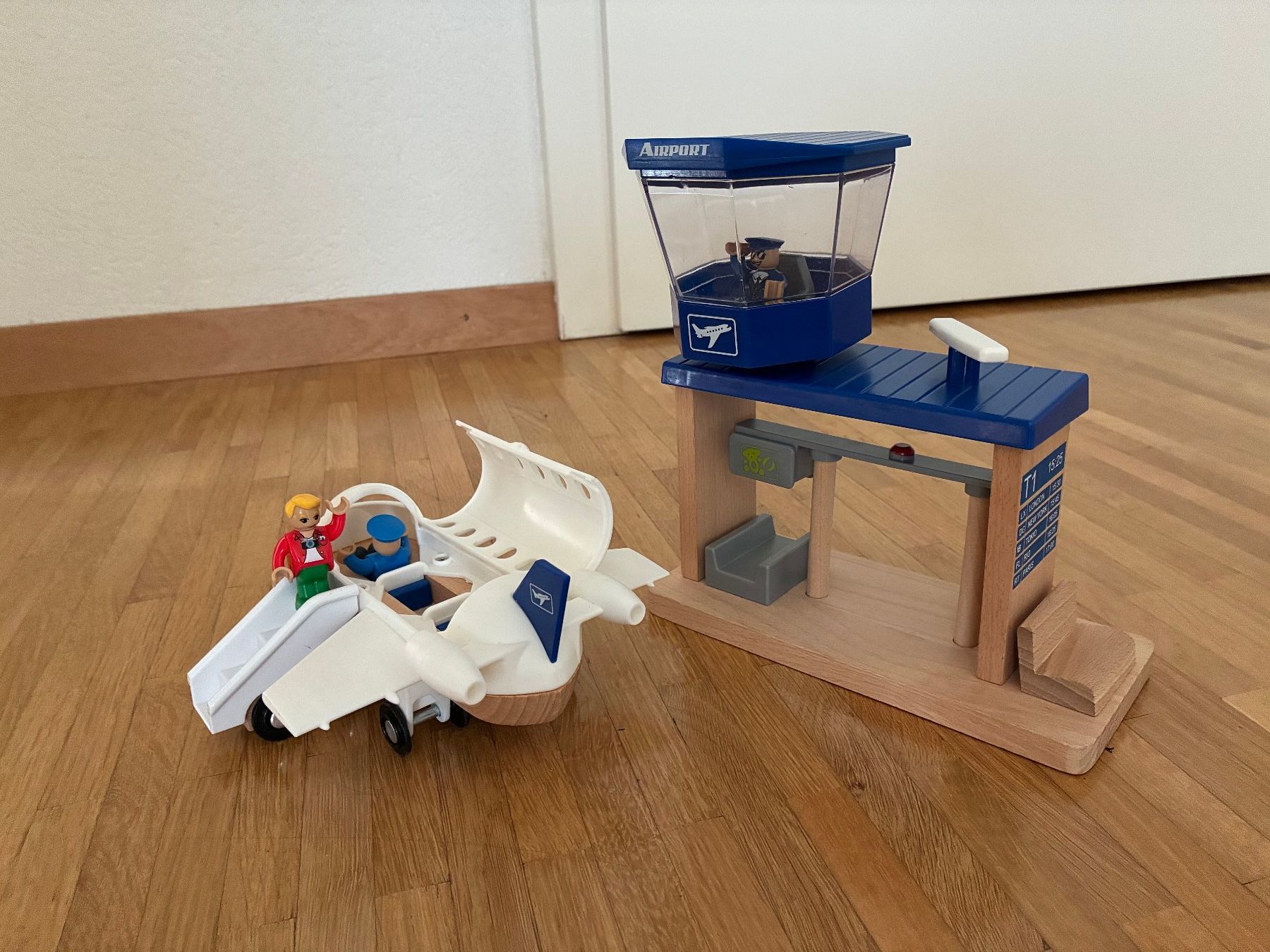 Spielzeuge: Aéroport (compatible BRIO) – Gebraucht aus Lausanne von Cocotteka