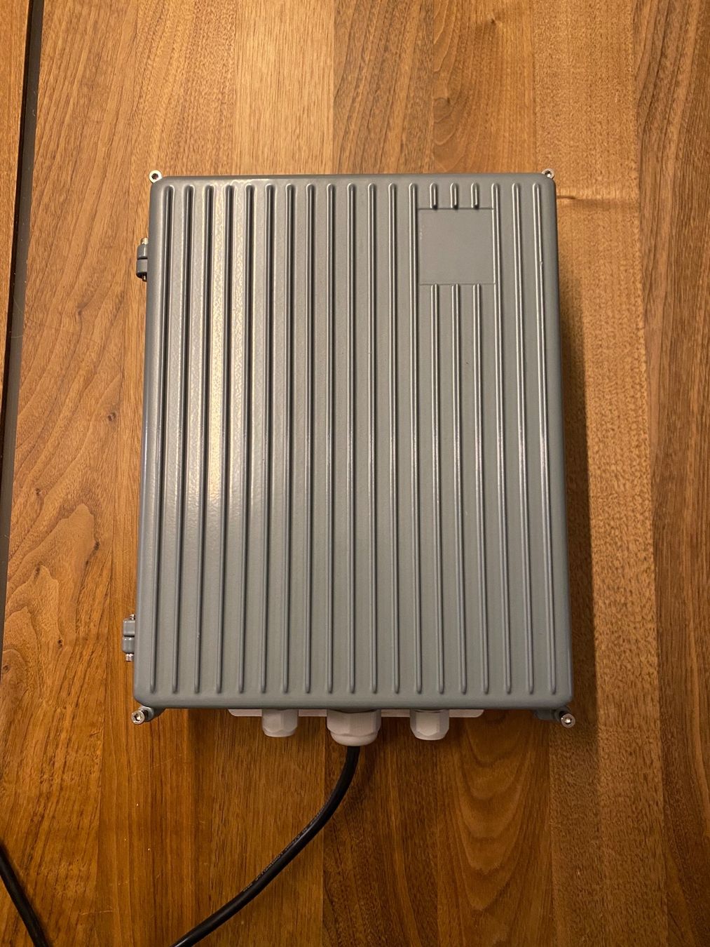 Sonstige Dekorationen & Accessoires: Wetterfeste Stromkastenbox mit integrierter Steckdose – Gebraucht aus Bern von mod18