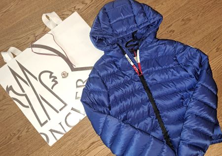 Moncler Kinderjacke Uebergang blau mit Schriftzug 152