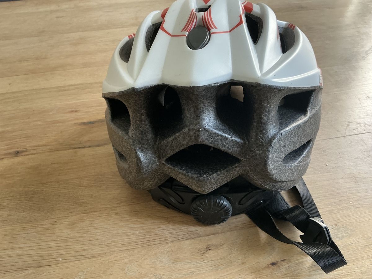 Caschi: Velohelm Kinder Leopard S/M gebraucht 50 – Usato da Hedingen venduto da Juniswiss 1