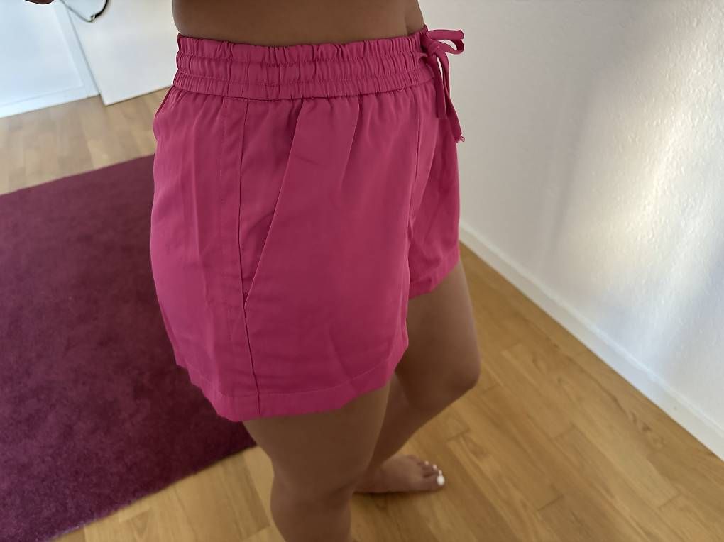 Pantaloni: Shorts pink  – Usato da Bern venduto da Milie.Lou 2