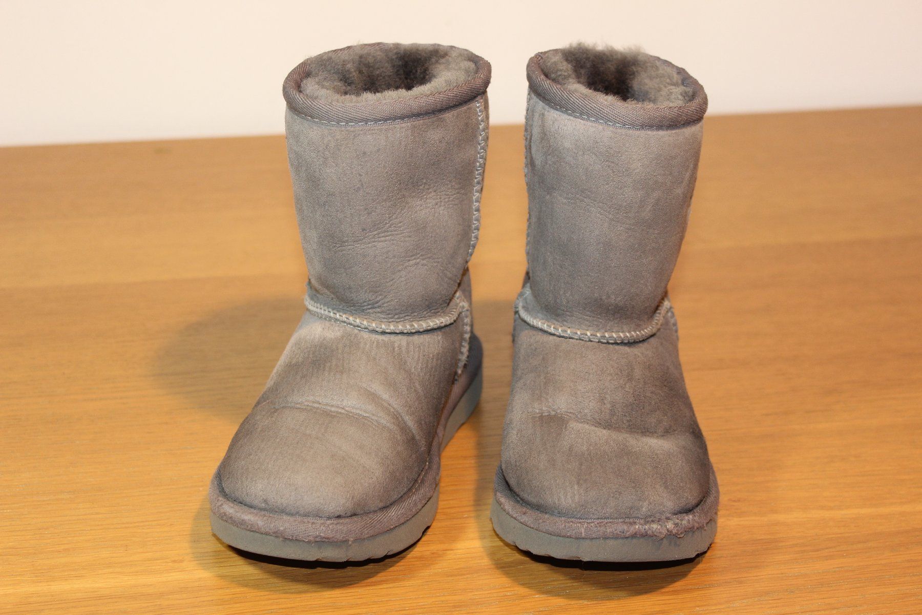 Ugg Scarpe per ragazzi: Ugg Kinderstiefel, Gr.30 – Usato da Basel venduto da Mila_Graf 4