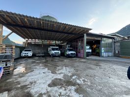 Massives Vordach / Unterstand aus Holzkonstruktion  14 × 12m
