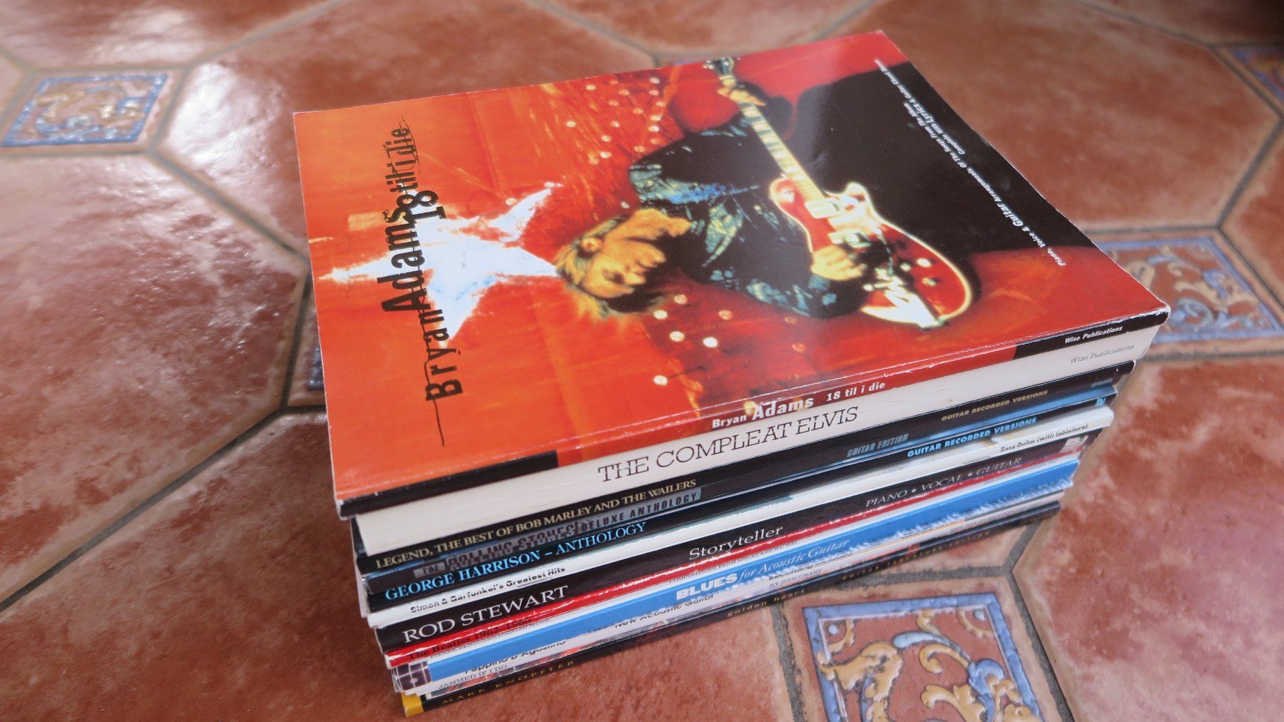 Libri: Gitarrenbücher: The Rolling Stones, George Harrison, uvm. – Usato da Bonaduz venduto da Mikebond 2
