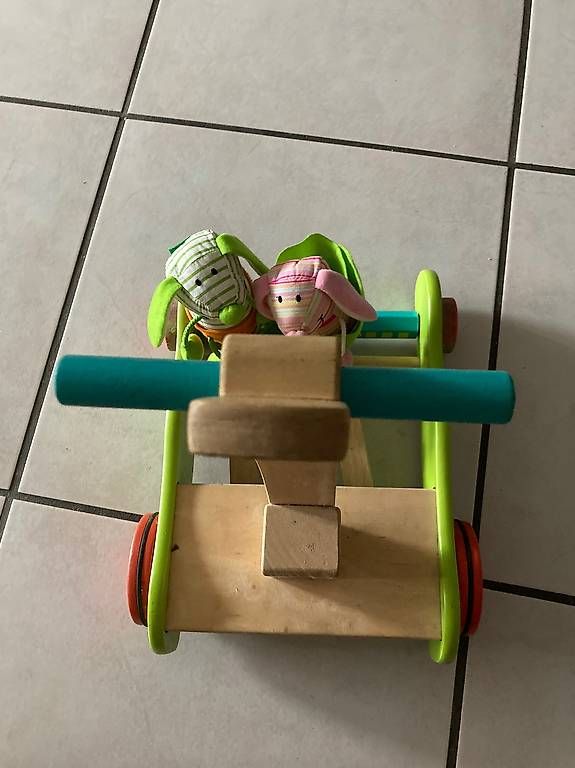 Fahrzeuge für Kinder: Holz-Lauflernwagen mit Figuren – Gebraucht aus Gunzwil von Mercurina82 1