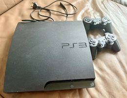 Sony PlayStation 3 Slim mit 2 Controllern