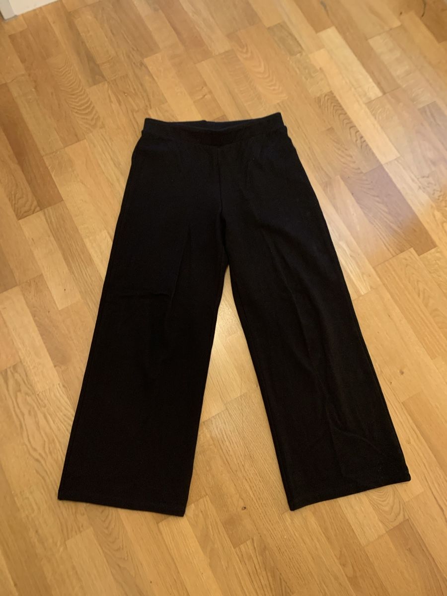 Pantaloni: Schöne breite schwarze Hose Grösse S / XS – Usato da Ostermundigen venduto da des_t9vv