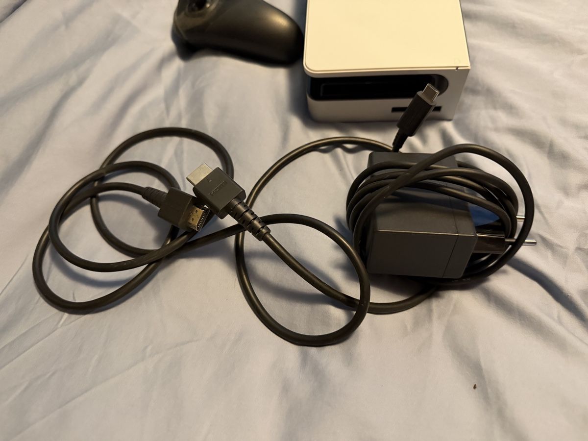 Nintendo Consoles: Nintendo Switch OLED mit Pro Controller – D'occasion à Worb par rme23 7