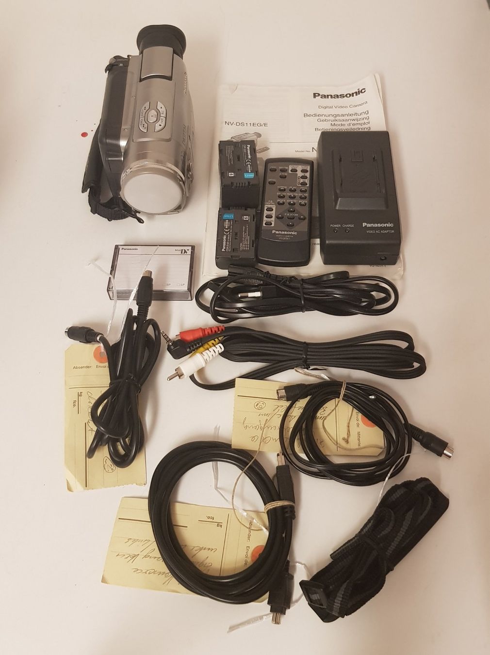 Panasonic Videocamere: Panasonic NV-DS 11EG/E Digital Videokamera – Usato da Leuggern venduto da elitocram