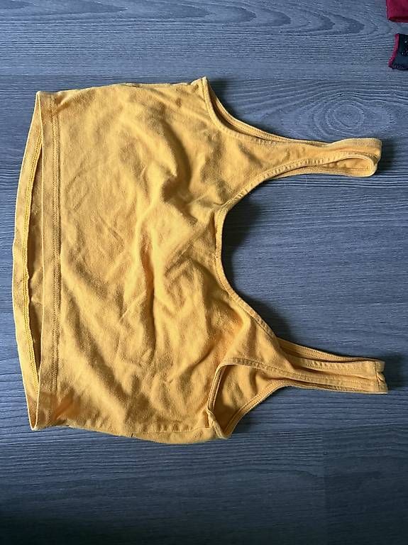 Top: Crop top jaune moutarde  – Nuovo e nell'imballaggio originale da Plan-les-ouates venduto da Jordane.S 3