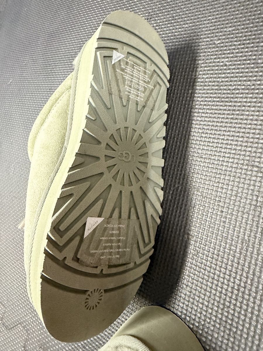 Ugg Chaussures femmes: Ugg Hausschuhe Damen Grösse 36 neu – Neuf (Voir description) à Kilchberg ZH par Nickinacki79 2