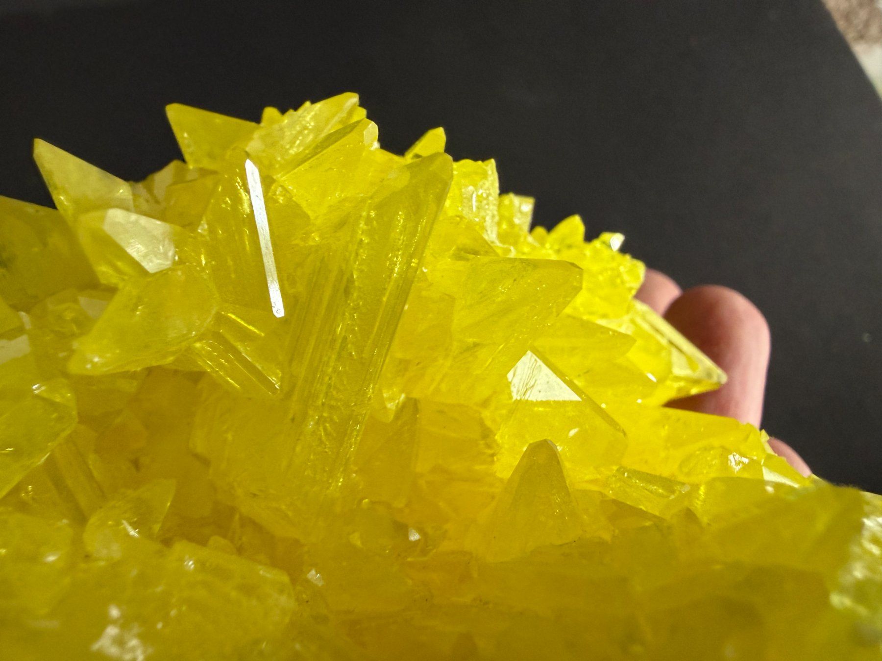 Minerali & Pietre curative: Grosse dekorative Schwefel Kristall Stufe, 390 g – Nuovo e nell'imballaggio originale da Lützelflüh-Goldb venduto da Elementis 3