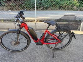 Vélo électrique Flyer rouge avec panier, occasion