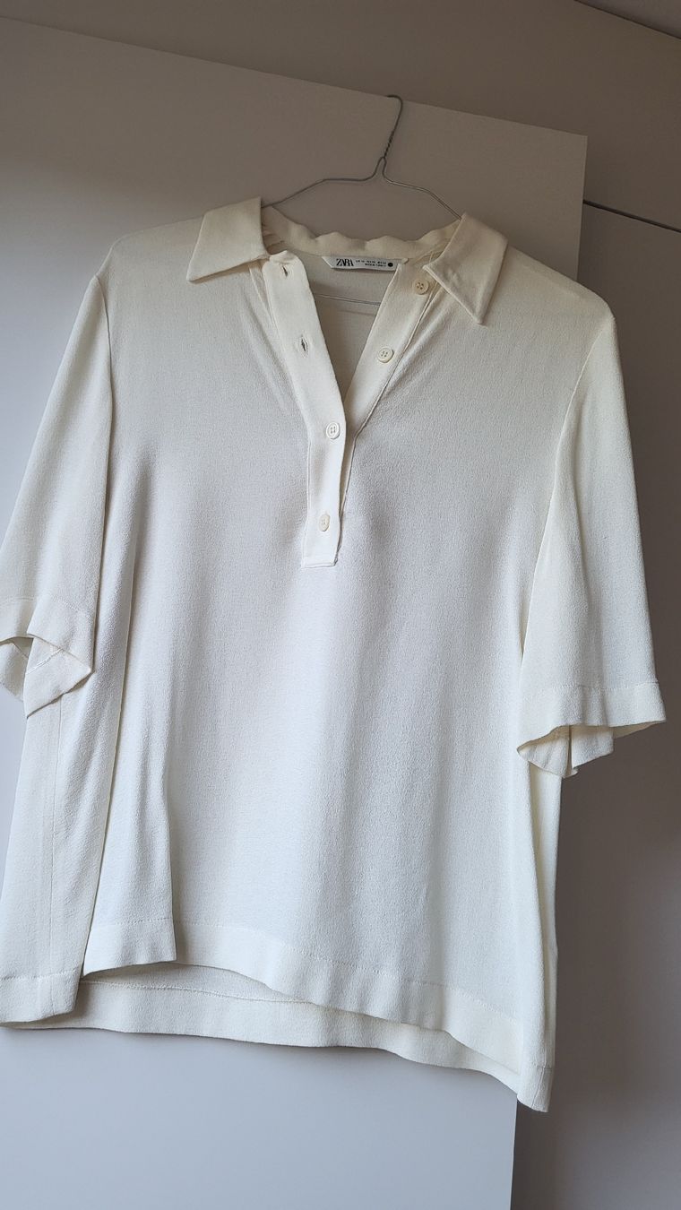Zara Chemisiers: Zara Bluse Cremeweiss Gr. XS elegant & schick – D'occasion à Gutenswil par Spomi