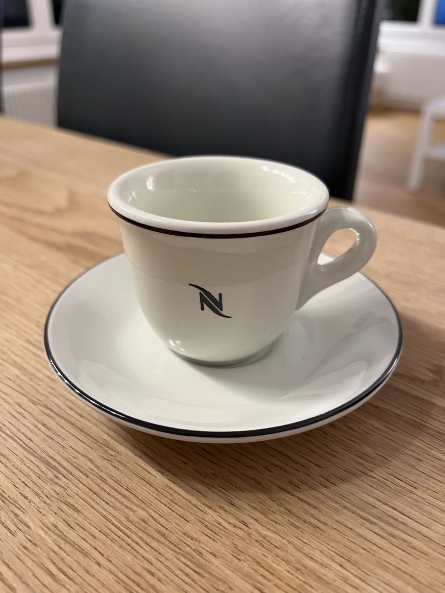 Set di piatti: **Vier Nespressotassen mit Unterteller** – Nuovo (secondo la descrizione) da Thun venduto da Koala100 1