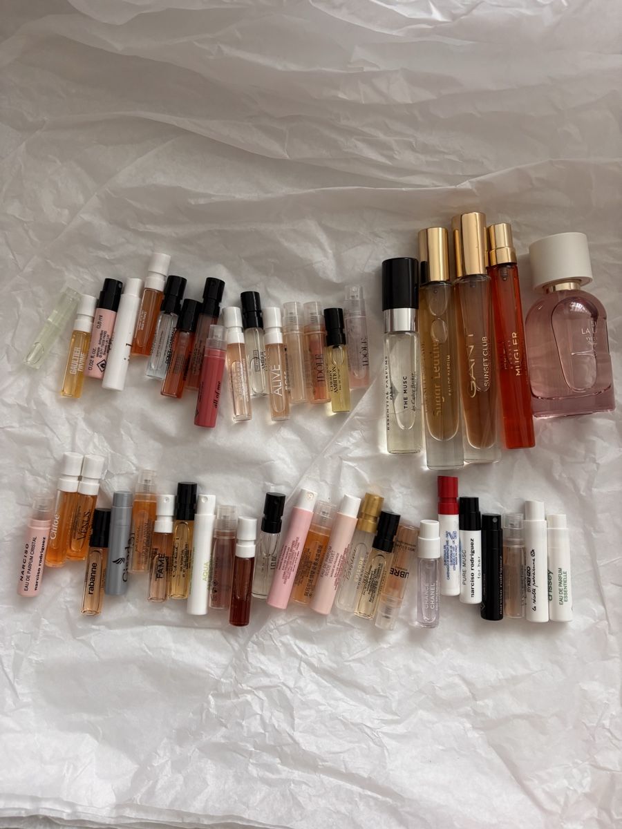 Parfum & Eau de Toilette: Various perfume samples (40+) – Gebraucht aus Meyrin von jess.etal