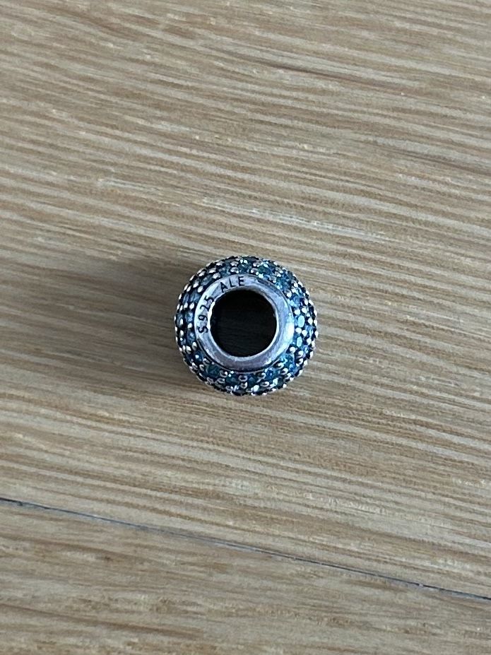 Pandora Altri gioielli: Original Pandora Charm mit blauem Pavé – Usato da Bern venduto da Ilikebluegems 2